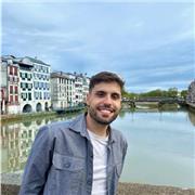 Enfermero con el Master de formación al profesorado con ganas de compartir conocimientos con alumnos